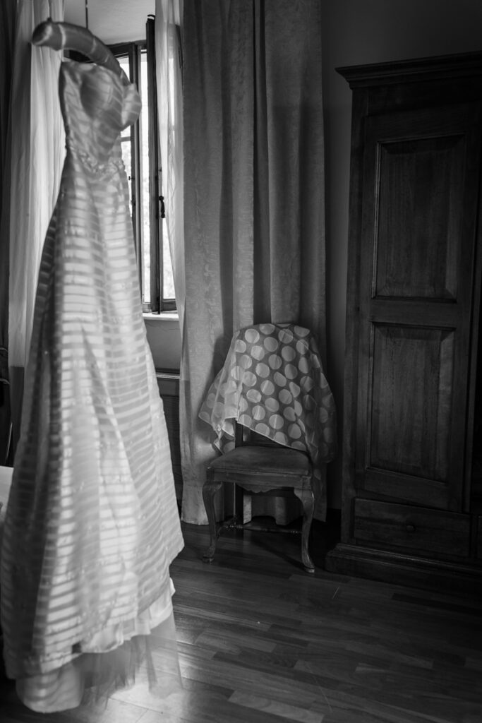 wedding photographer in Tuscany, Italy style, best venue certosa di Pontignano, convento, bride dress by Peter Langner 