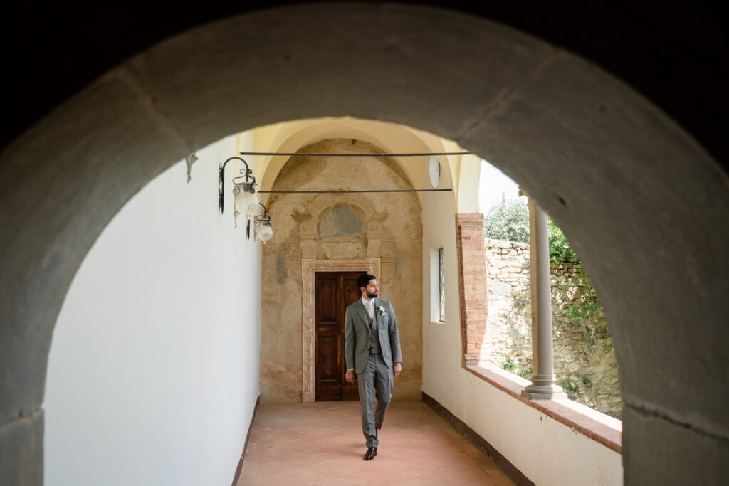 wedding photographer in Tuscany, Italy style, best venue certosa di Pontignano, convento,groom portrait