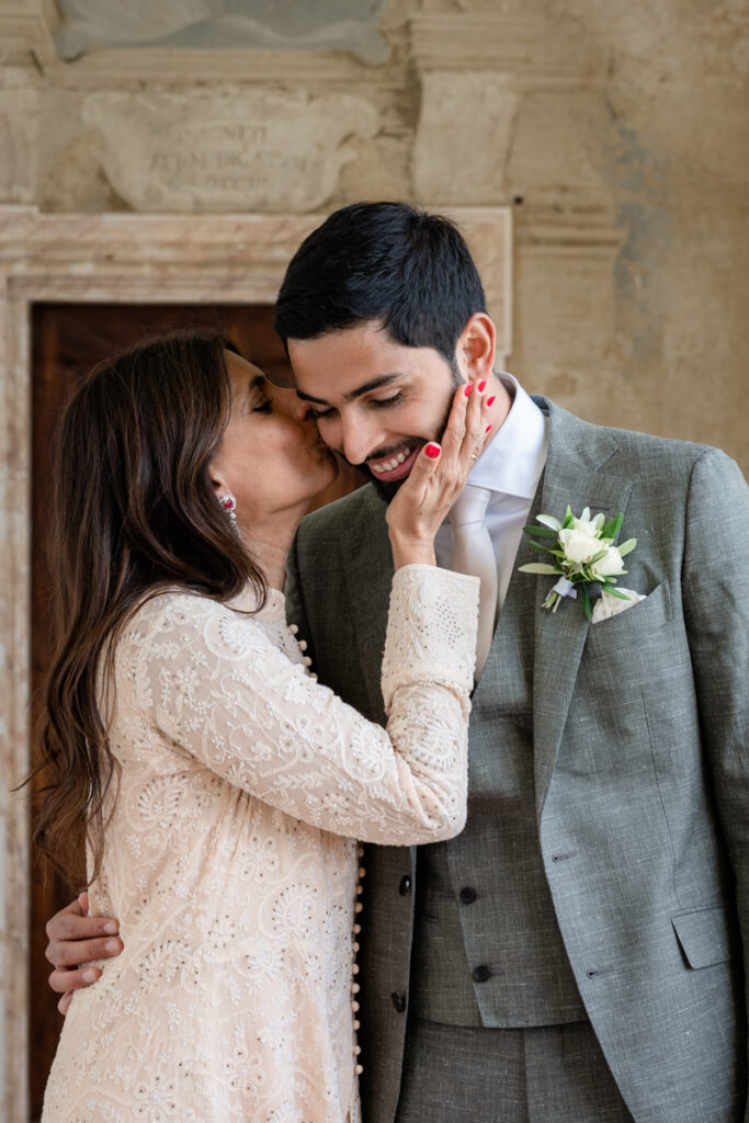 editorial fine art wedding photographer in Tuscany, Italy style, best venue certosa di Pontignano, convento,groom his mother, family photos