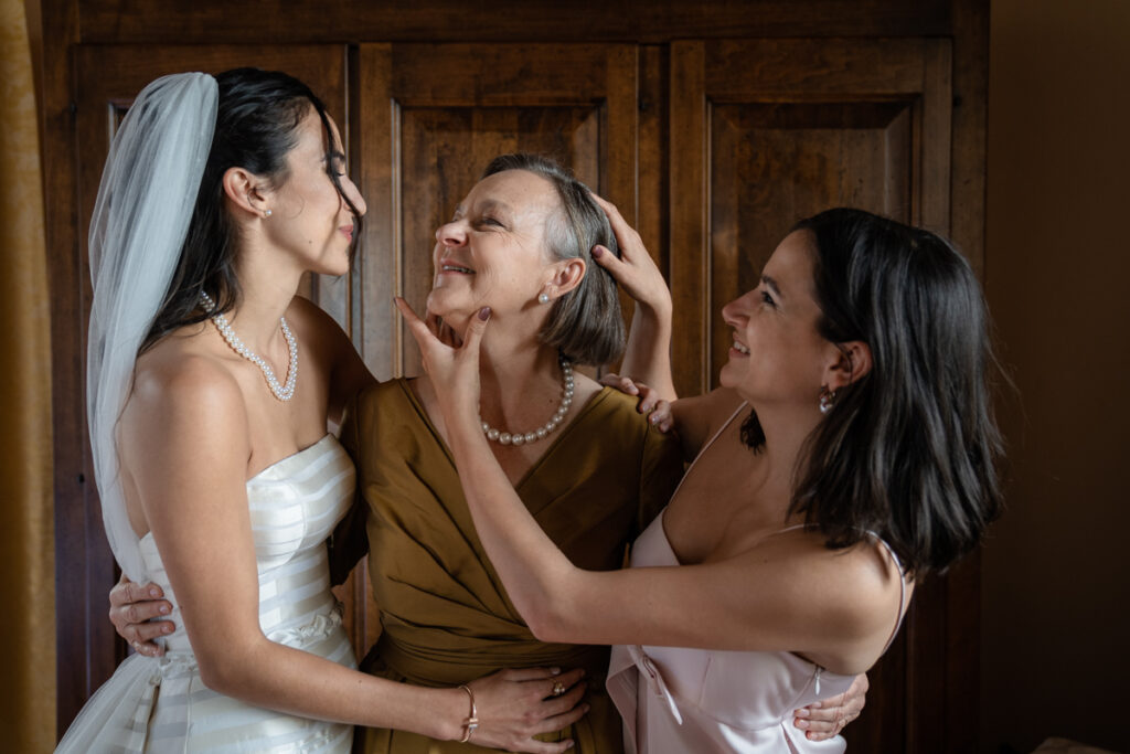 wedding photographer in Tuscany, Italy style, best venue certosa di Pontignano, convento,family portait bride sister and mother