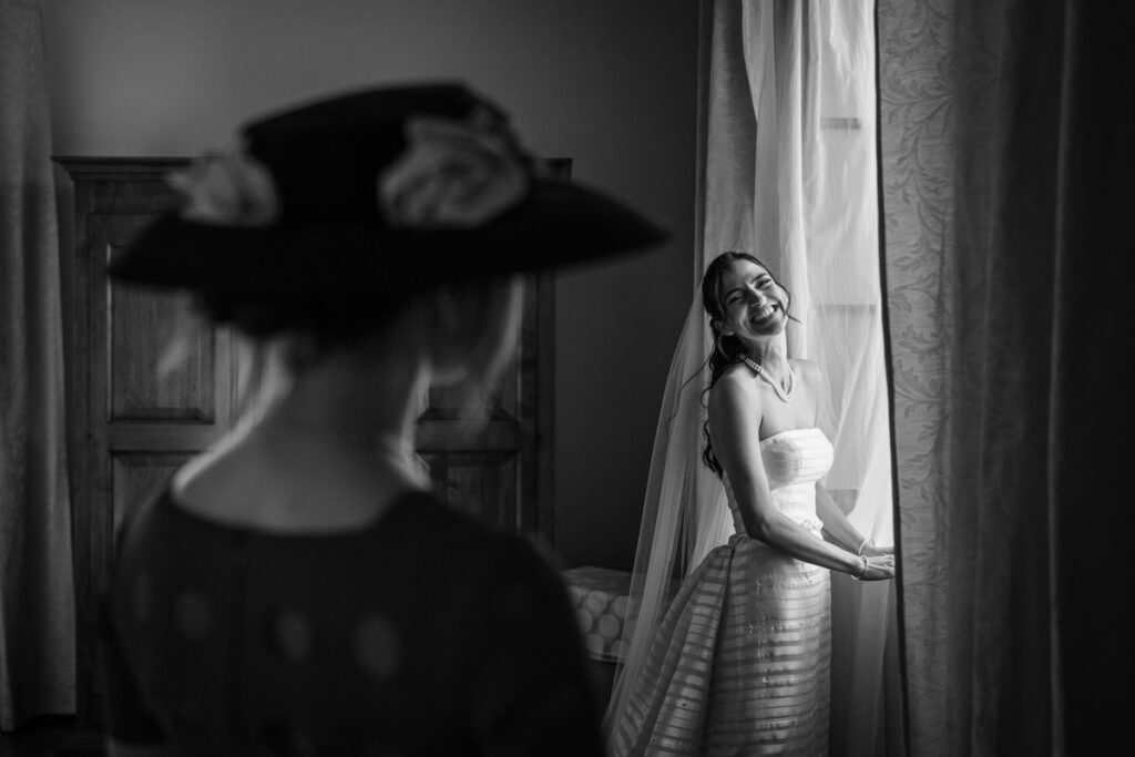 wedding photographer in Tuscany, Italy style, best venue certosa di Pontignano, convento,bride dress candid photo