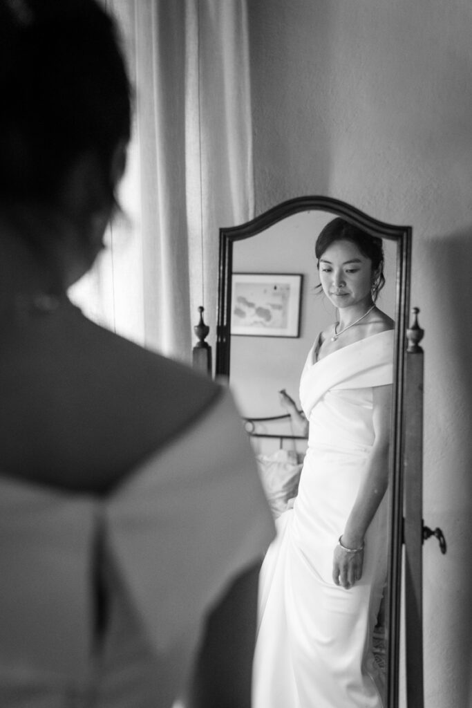 intimate wedding photogrpaher in Tuscany countryside private villa between Tuscany and Umbria, italian style, asiatic brid with Inna Voronova dress