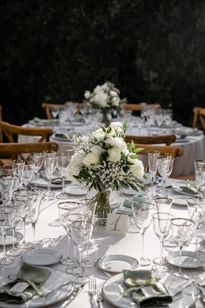 intimate wedding photogrpaher in Tuscany countryside private villa between Tuscany and Umbria, italian style, table details for intimate dinner Tonino Cortona cattering