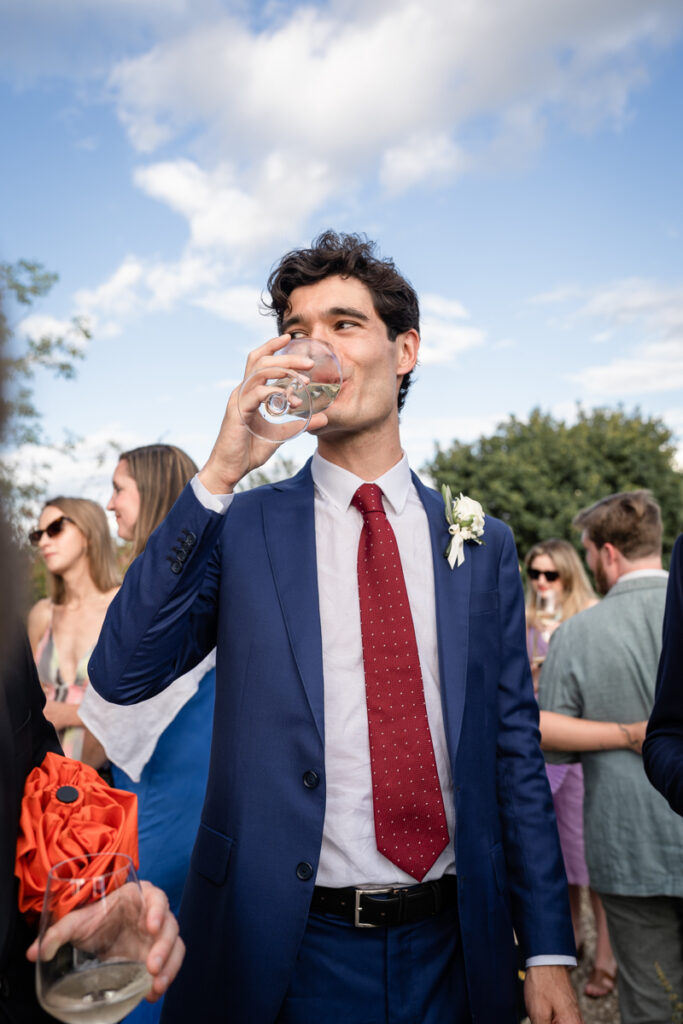 intimate wedding photogrpaher in Tuscany countryside private villa between Tuscany and Umbria, italian style, reception, groom drinking